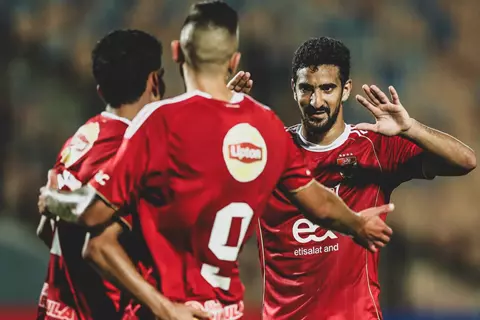 مصدر بالأهلي ليلا كورة: محمد بن رمضان يعاني من إجهاد خفيف